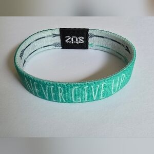 Zox "NEVER GIVE UP" Motivational Stretchy Bracelet
